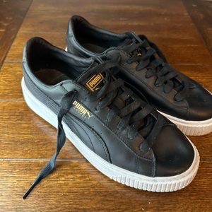 Puma Carina Street Platform Sneaker - Size 9.5